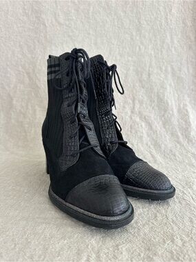 Hispanitas Women's Black Lace-Up Ankle Boots